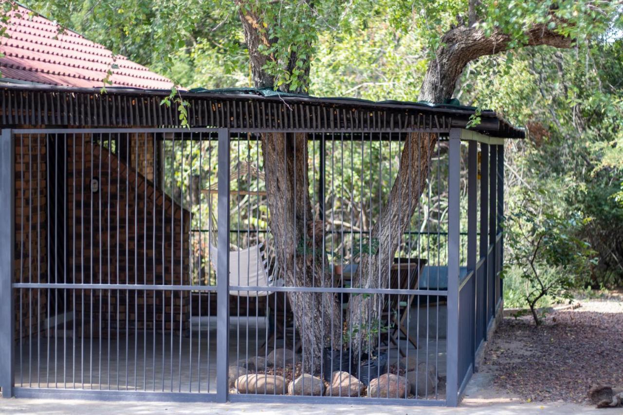 Hello Kruger Hideaway Cottage & Skilpad Studio Marloth Park Dış mekan fotoğraf
