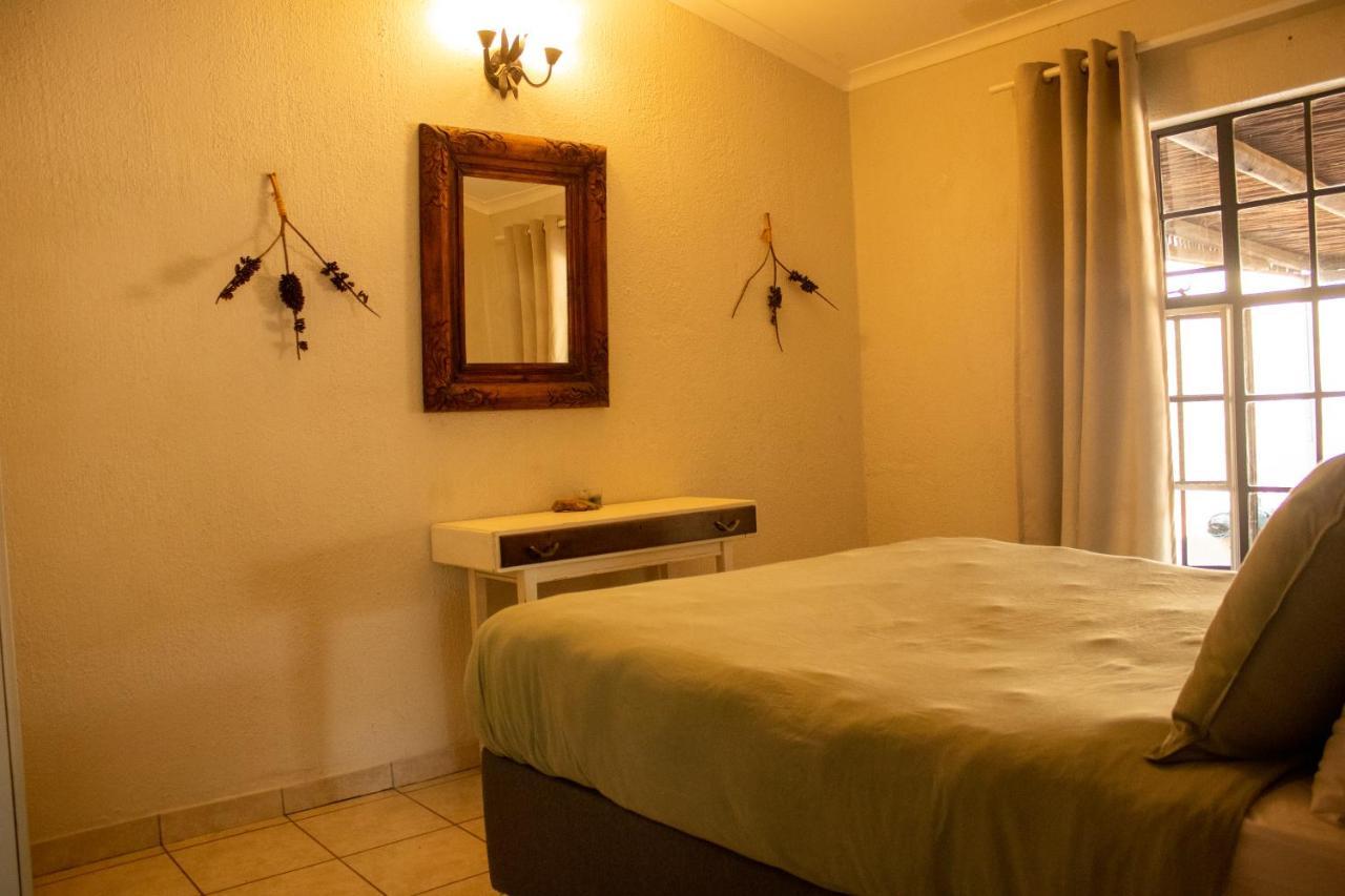 Hello Kruger Hideaway Cottage & Skilpad Studio Marloth Park Dış mekan fotoğraf